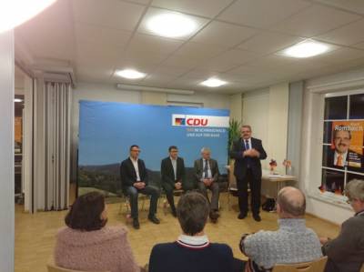 Mit Holger Tranzer (links), Polizeibeamter und Mitglied im Landesarbeitskreis Polizei hatten wir einen ausgewiesenen \