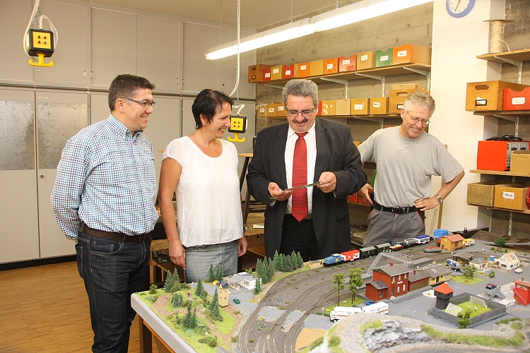 vlnr: Mathias Schleicher, Rektorin Ulla Bhm, Karl Rombach MdL, Michael Mder (Foto: Klaus Seitz)